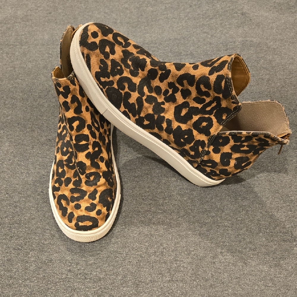 Steve Madden Brown and Black Sneakers Slip-On Style